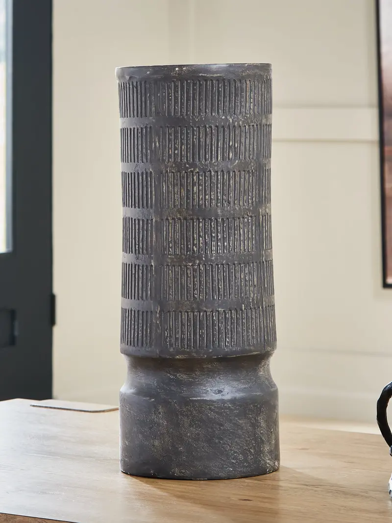 Beninworth Antique Black Metal Vase – Vintage-Inspired Accent 1