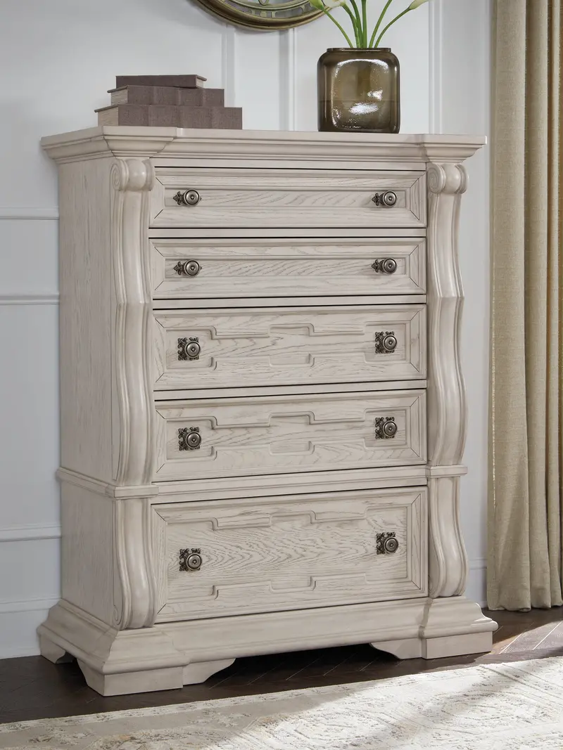 Bruchandi Antique White Painted Chest Of Drawers 1
