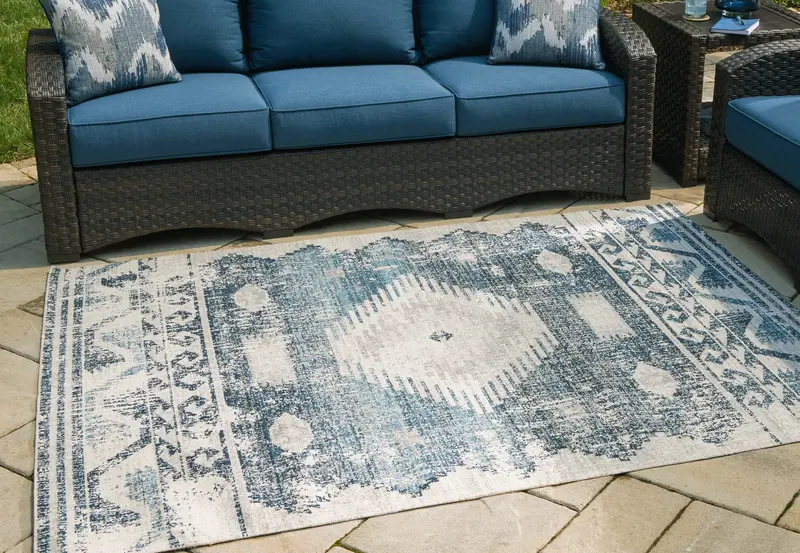 Daddridge Blue, Gray & Ivory 5' X 7' Area Rug 1