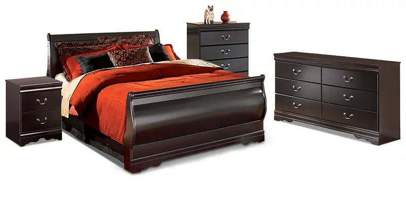 Huey Vineyard Black Queen Sleigh Bed With Mirrored Dresser & Black Nightstand 1