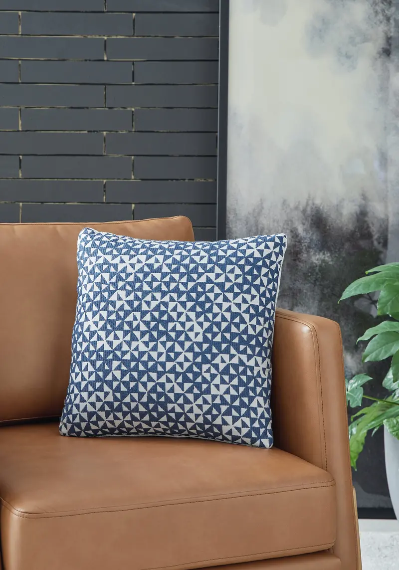 Jaycott Nuvella Blue-And-White Pillow Set (4-Pack) 1