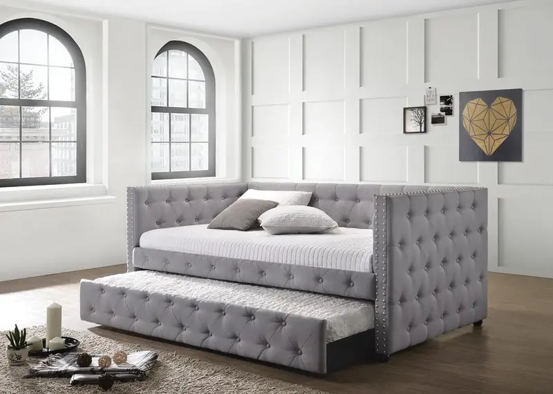 Mockern Gray Tufted Daybed With Pull-Out Trundle 1