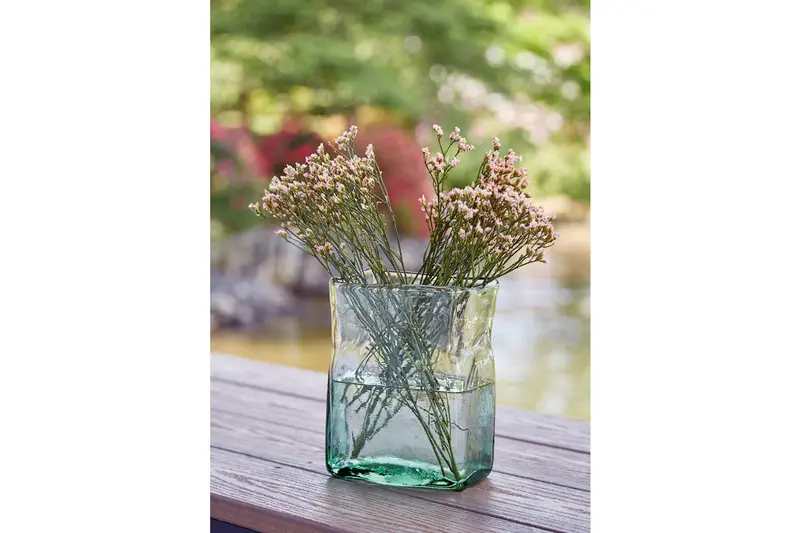 Taylow Matte Green Decorative Vase 1