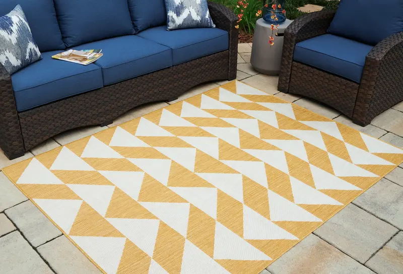Thomley Ivory And Yellow 5' X 7' Decorative Area Rug 1