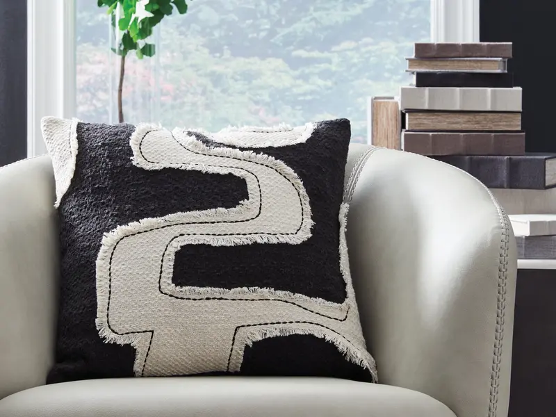 Veerbank Black-And-Beige Decorative Throw Pillow Set (4-Pack) 1